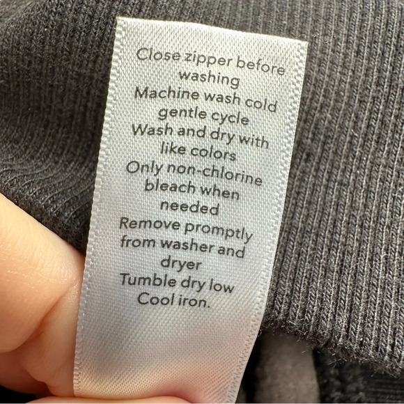 Athleta Black & Gray Camo Triumph Hoodie Zip Up Jacket Size Small Camouflage - Picture 12 of 12